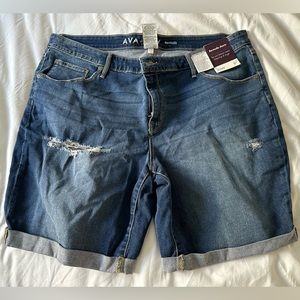 Ava & Viv Bermuda ripped jean Shorts size 20W 9” inseam.